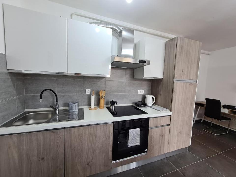 Valkane Beach Studio Apartment Pula Exterior photo
