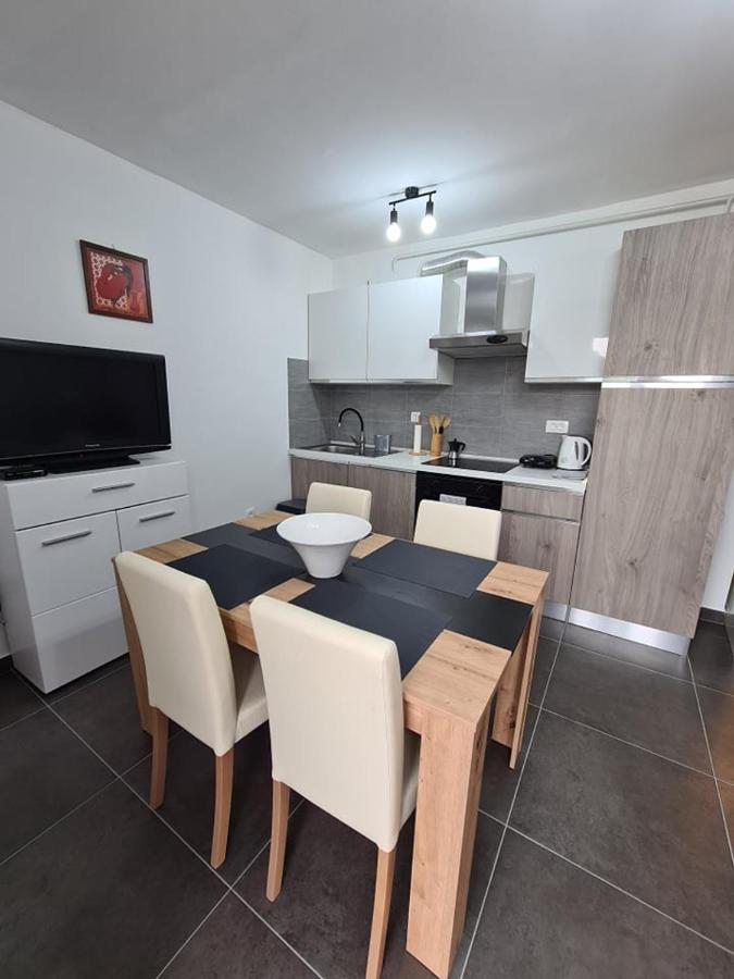 Valkane Beach Studio Apartment Pula Exterior photo